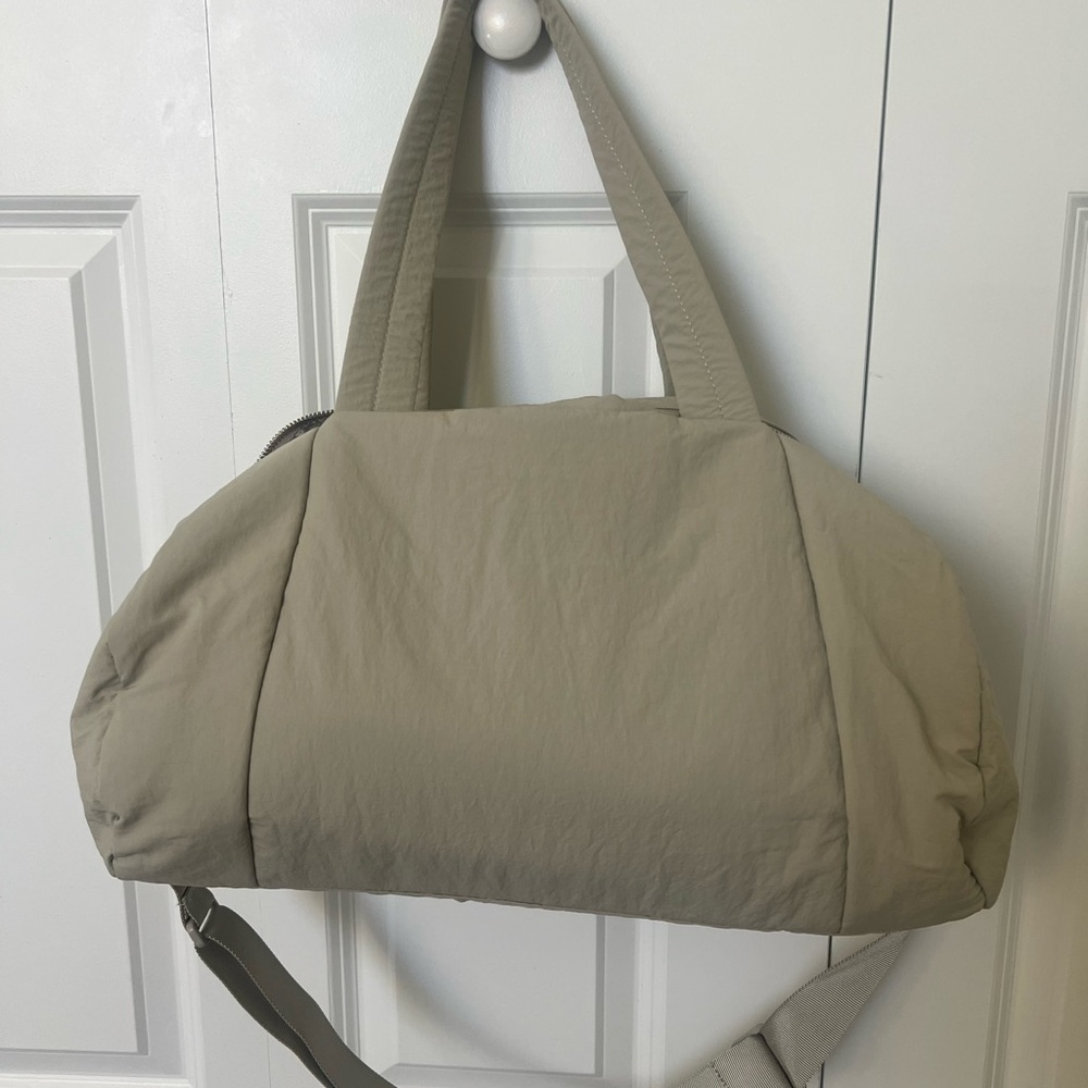 LULULEMON On My Level Barrel Duffle Bag - Raw Linen - Picture 3 of 5